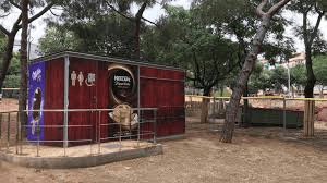 El chiringuito del parque de la Guineueta “maldito”: seis años cerrado por falta de&nbsp;electricidad.