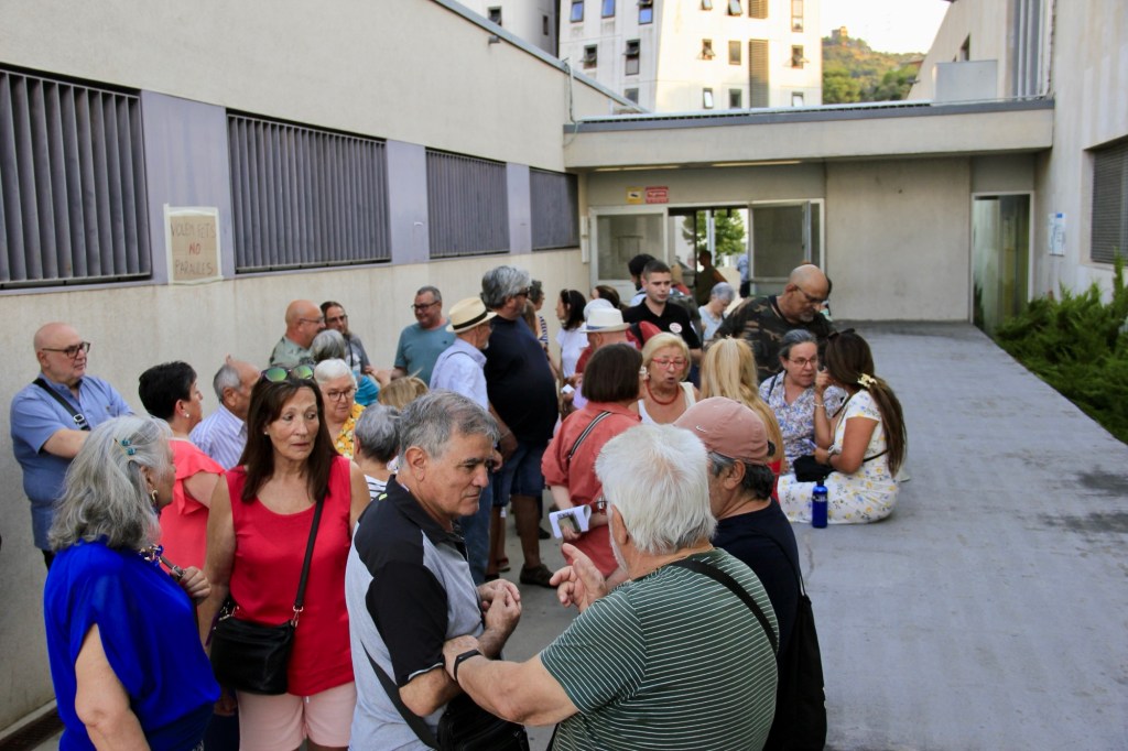 Els veïns de Ciutat Meridiana s’alcen per reclamar més personal al CAP, després que ja passés al CAP Chafarinas de Trinitat&nbsp;Nova