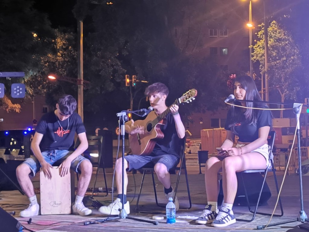 Un grup de música format per joves de Trinitat Nova es dona a conèixer per Barcelona: Rumbarris porta la rumba als barris&nbsp;obrers