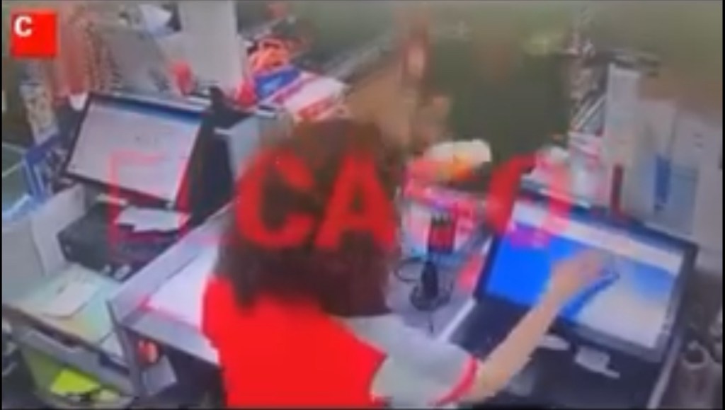 Atracament a una gasolinera de Cepsa al Passeig de Valldaura: l’atracador agredeix la caixera amb&nbsp;lleixiu