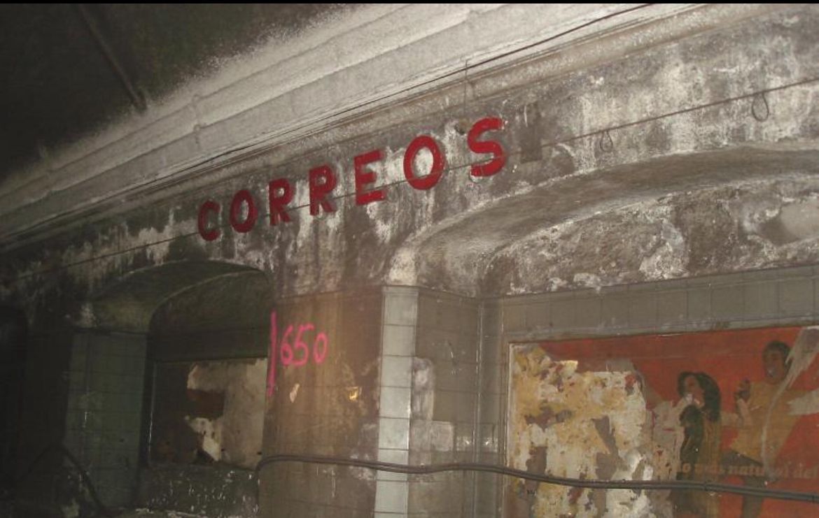 Fotografia de l'estació fantasma de "Correos"