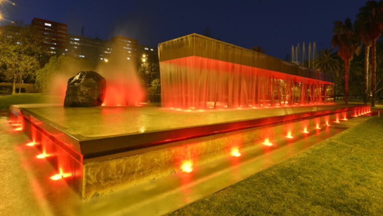 La Font de Manuel de Falla torna a omplir-se de llum, música i&nbsp;aigua