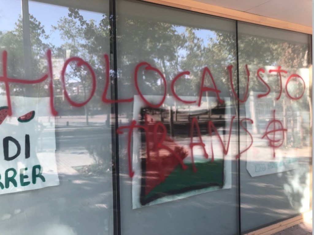 El Casal de Joves de la Prosperitat denuncia una agressió transfòbica i feixista a la seva&nbsp;façana